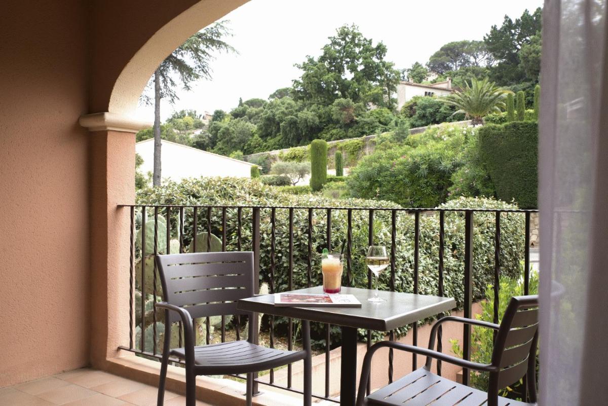 Balcon ou terrasse dans l'établissement Hôtel Les Jardins De Sainte-Maxime