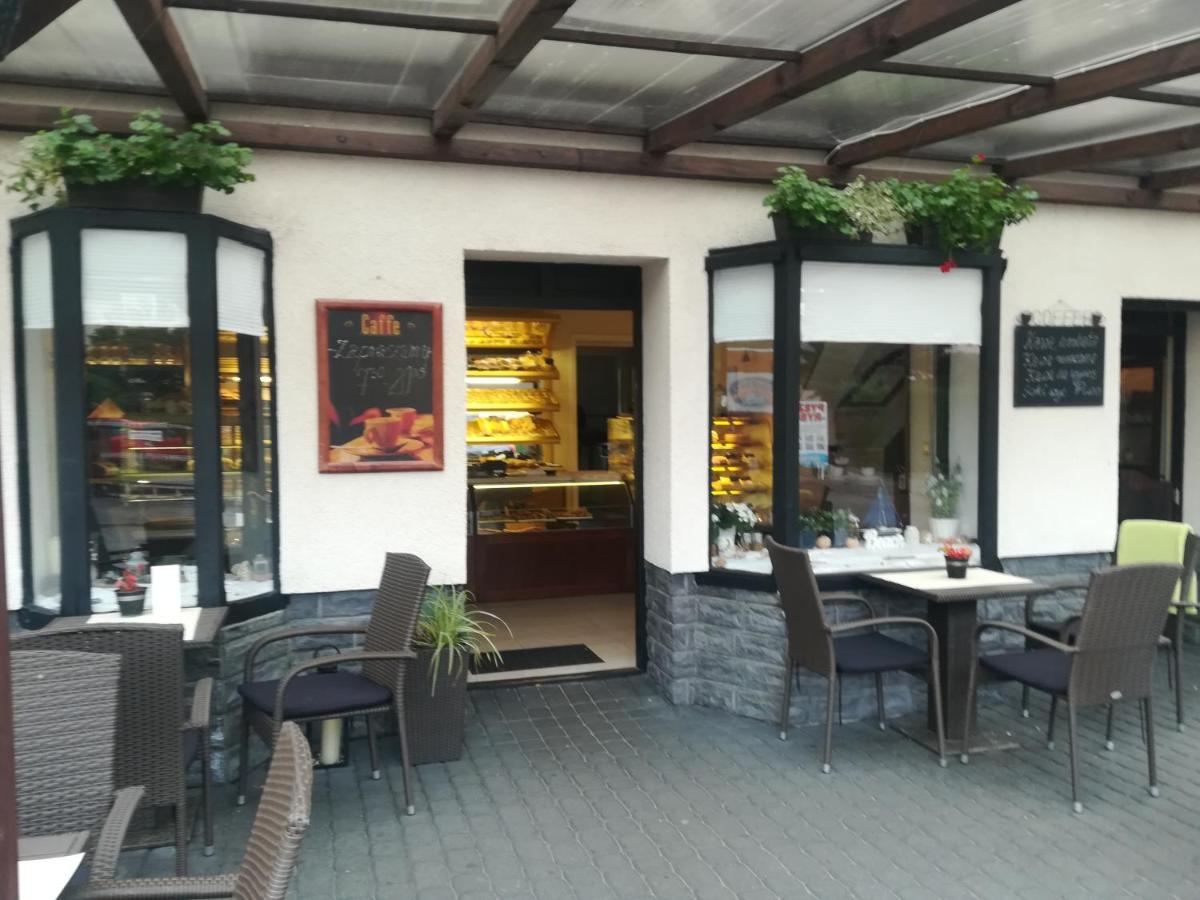 Pokoje Gościnne Nad Cukiernią w centrum miejscowości. - Housity