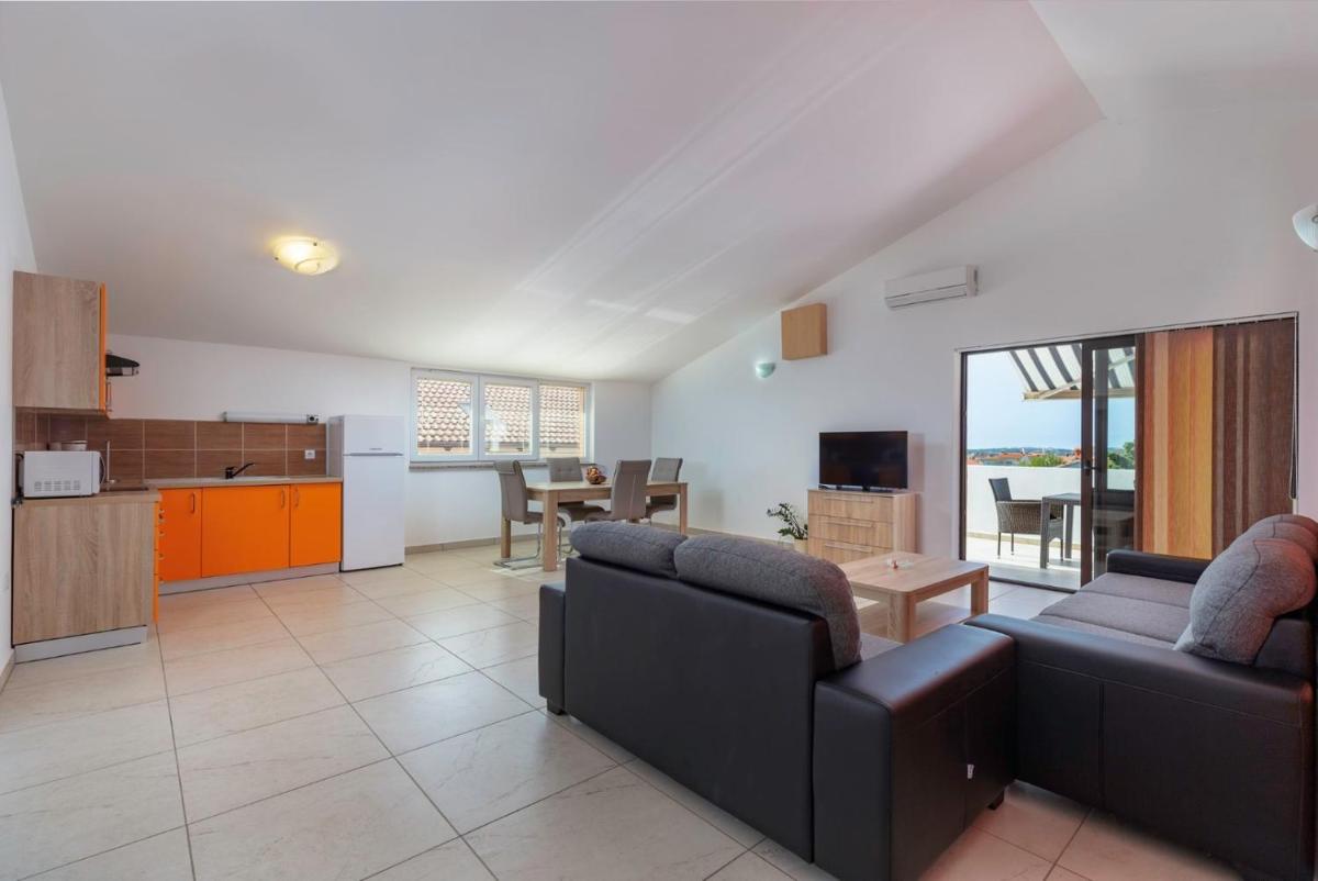 Suitetrails - Comfort apartments with pool for adults in Medulin