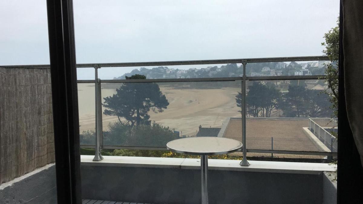 Apt 204, Vue Mer, Accès plage Trestraou, Perros-Guirec - Housity
