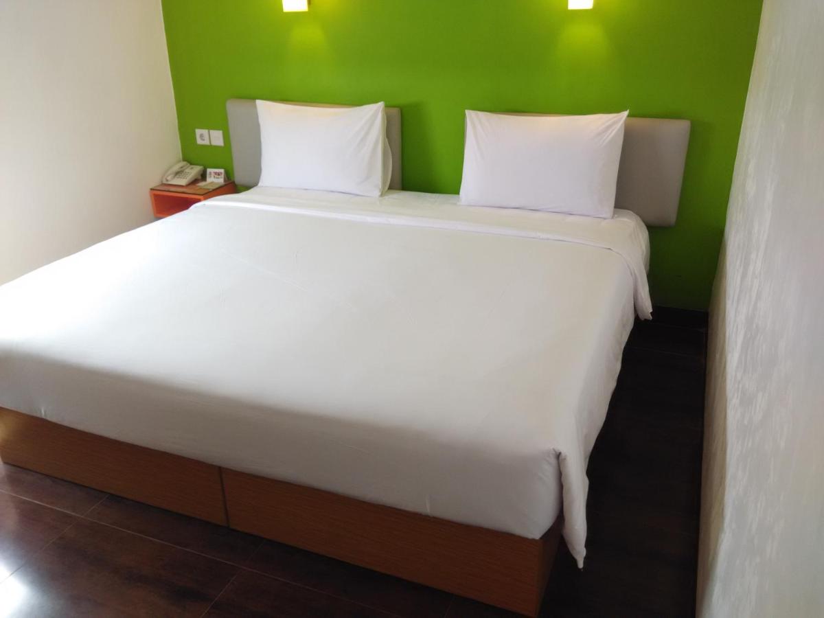 Amaris Hotel Ponorogo - Housity