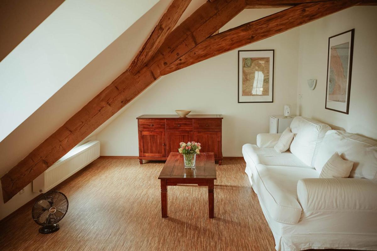Hotel Stein Elbogen - Housity