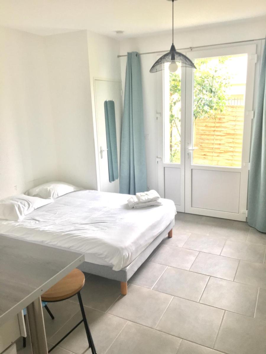 Résidence La Casa - Studio et T2 Meublés - face à l'Enap - Housity