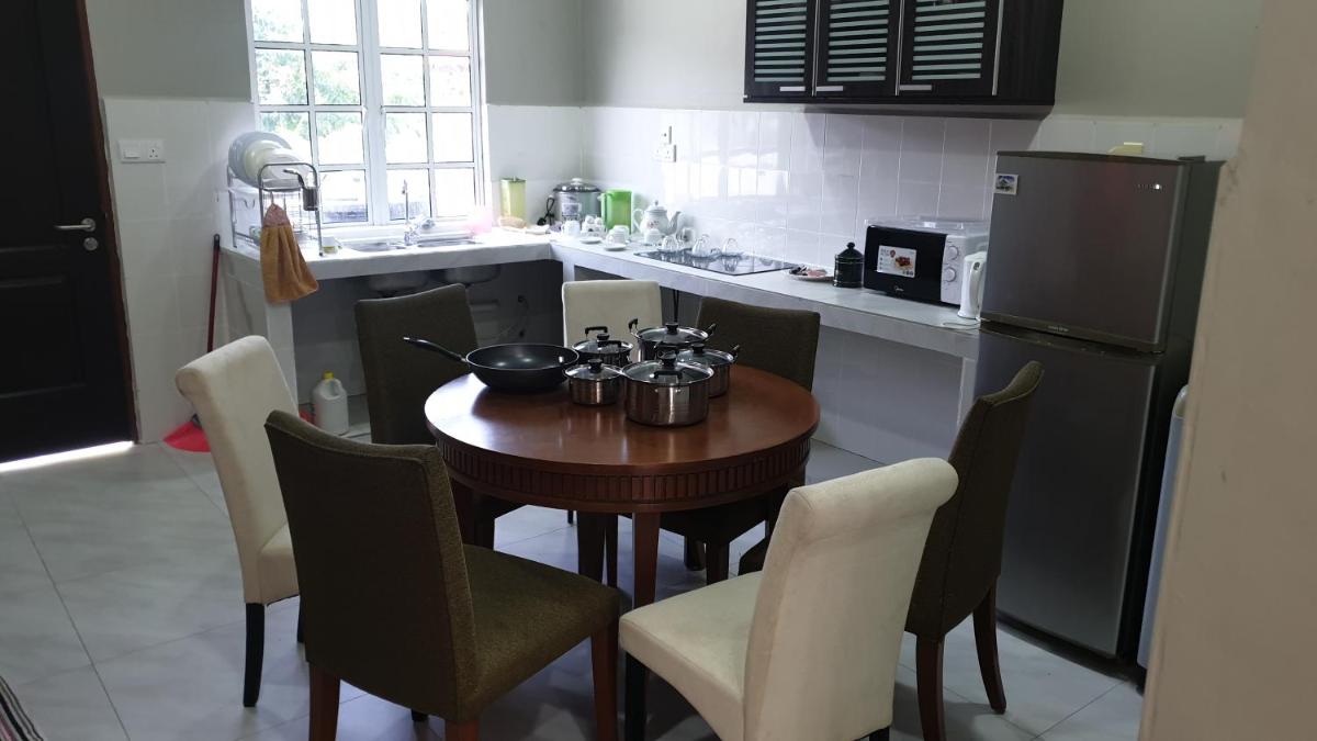 MRI Residence - Homestay in Sg Buloh with Swimming Pool - No Pork&Alcohol Allowed - Housity