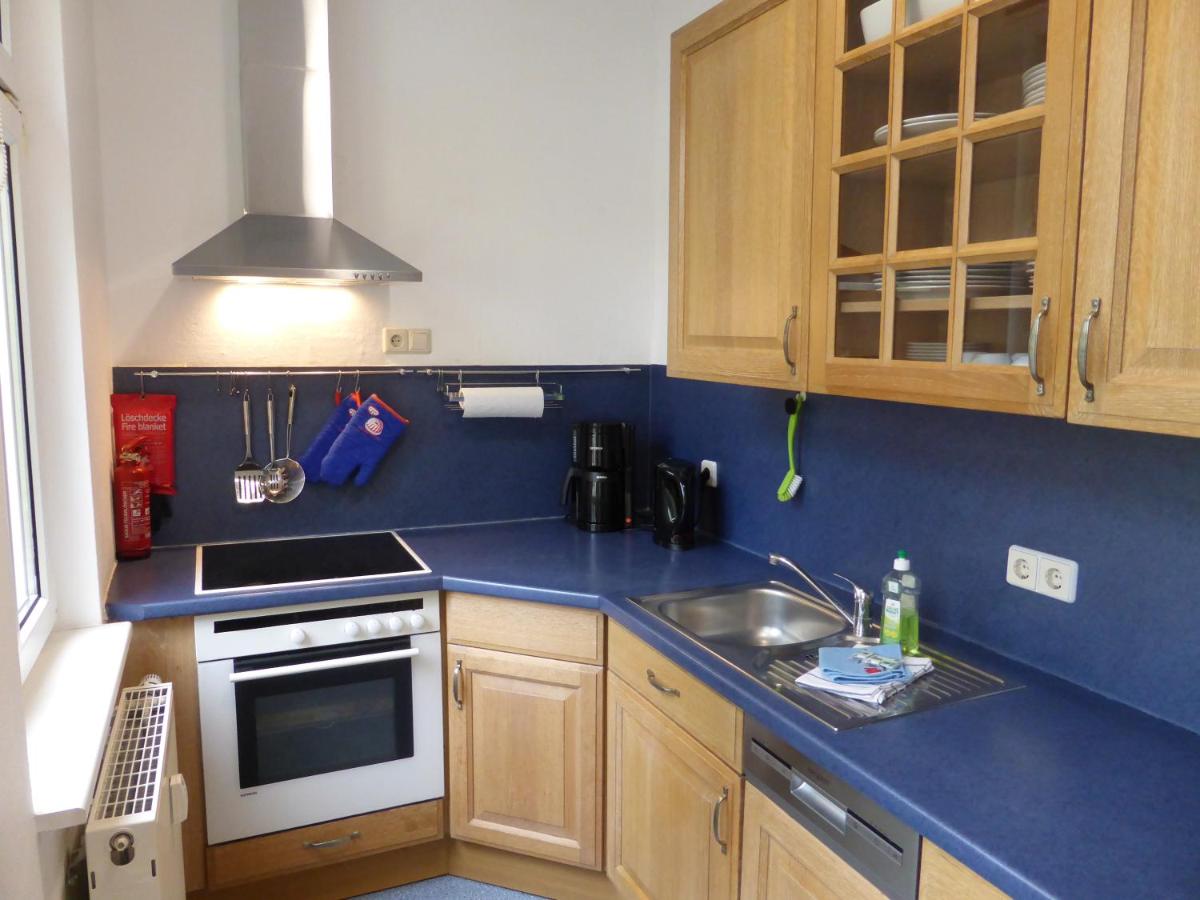 Ferienwohnung Friedrich Schiller, 2 Schlafzimmer, Balkon,kostenloses WiFi, nähe Zentrum, - Housity