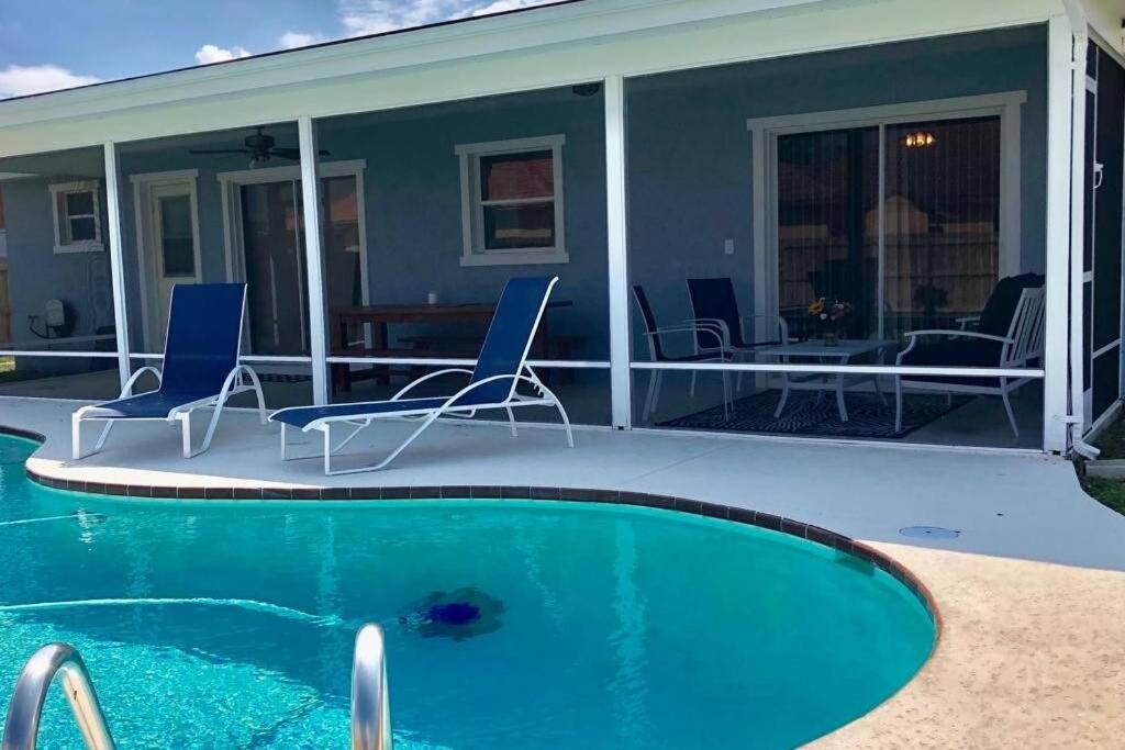 Beautiful Florida Vacation Pool House - Housity