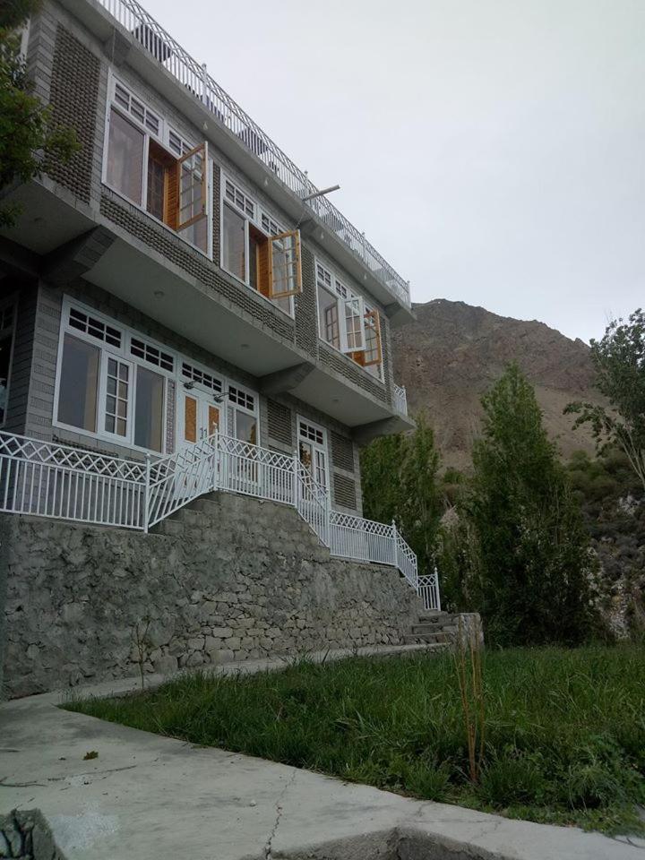Hunza Holiday Inn - Housity