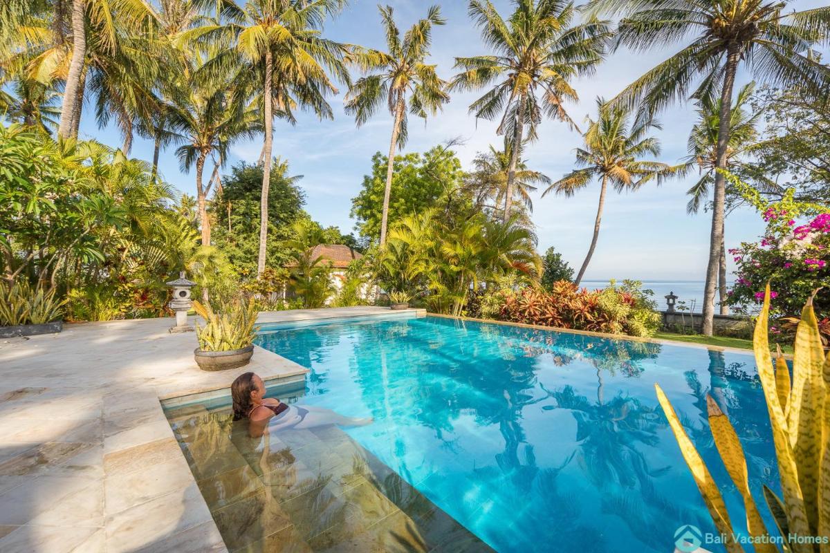 Villa Burung, Breathtaking oceanfront, infinity pool 3BR - Housity