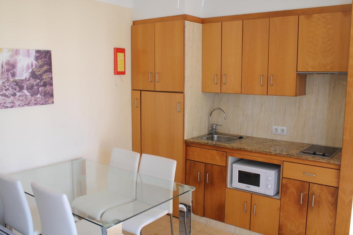 Una cocina o zona de cocina en Apartaments Talayot
