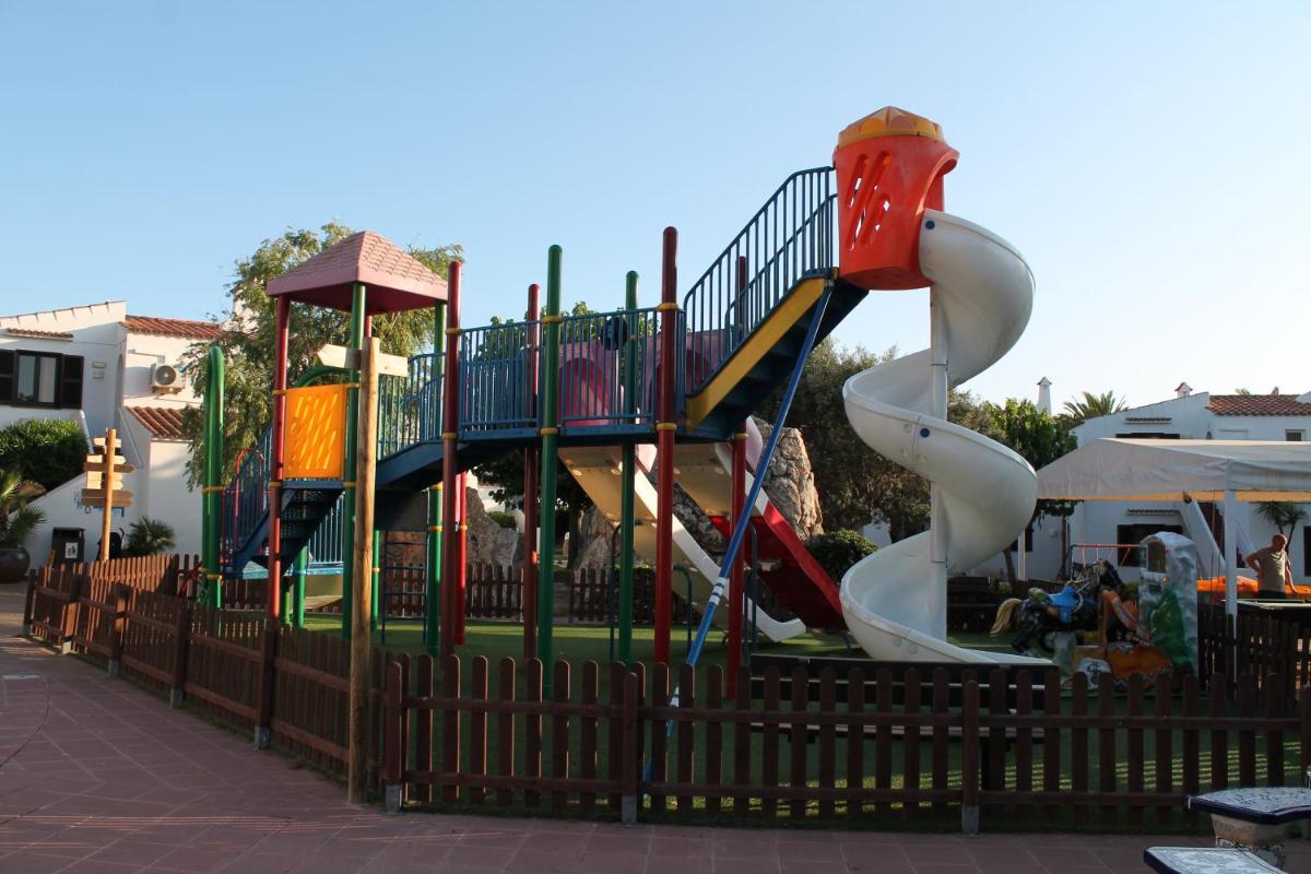 Zona de juegos infantil en Apartaments Talayot