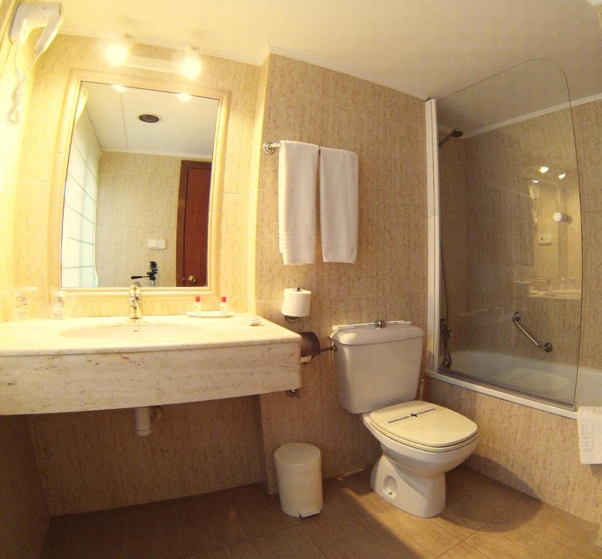 Hotel Avenida Plaza - Housity