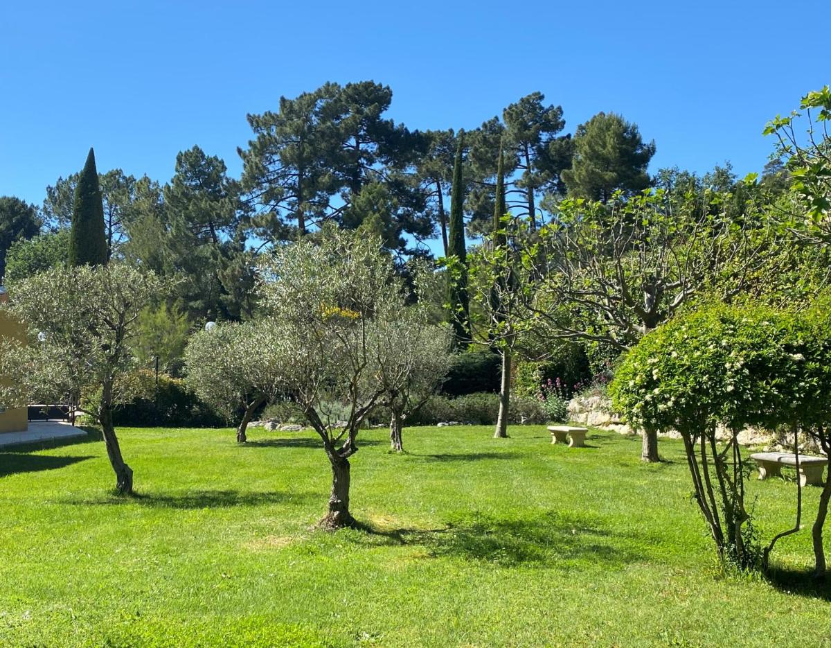 Jardin de l'établissement Les Sables d'Ocre & SPA