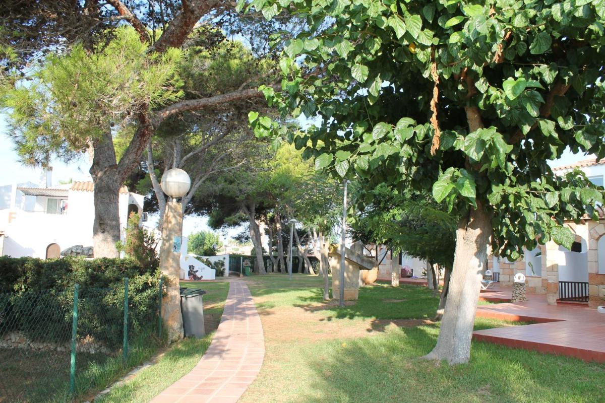 Jardín al aire libre en Apartaments Talayot