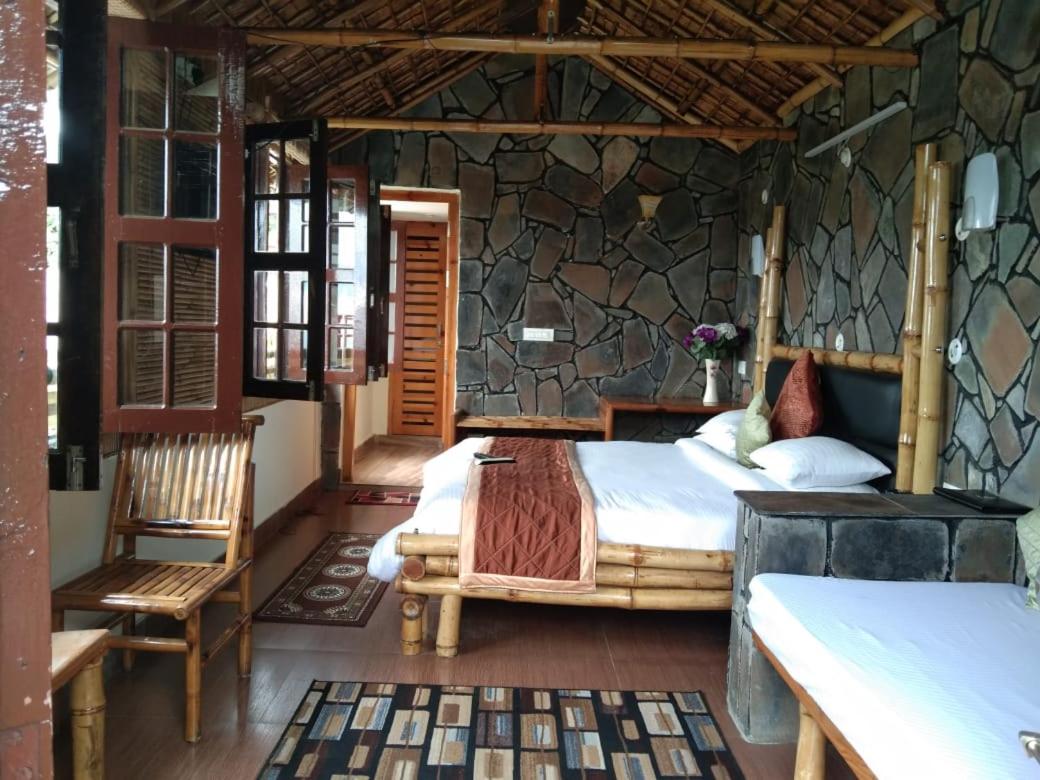Vamoose Heritage Resort - Housity