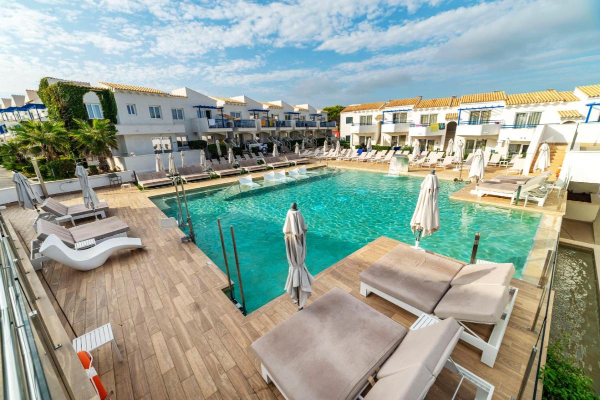 Piscina en o cerca de Parque Nereida Suites Hotel
