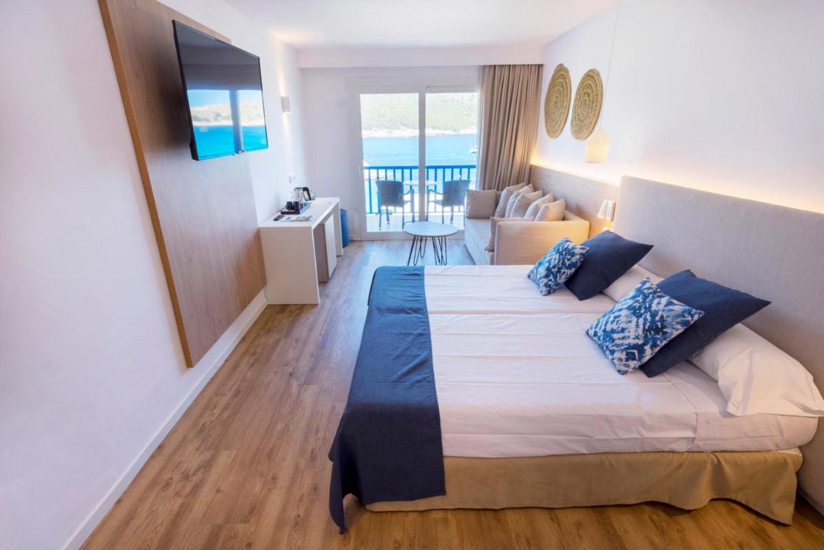 Cama o camas de una habitación en Parque Nereida Suites Hotel