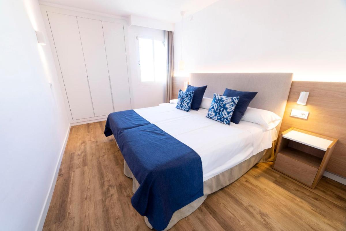 Cama o camas de una habitación en Parque Nereida Suites Hotel