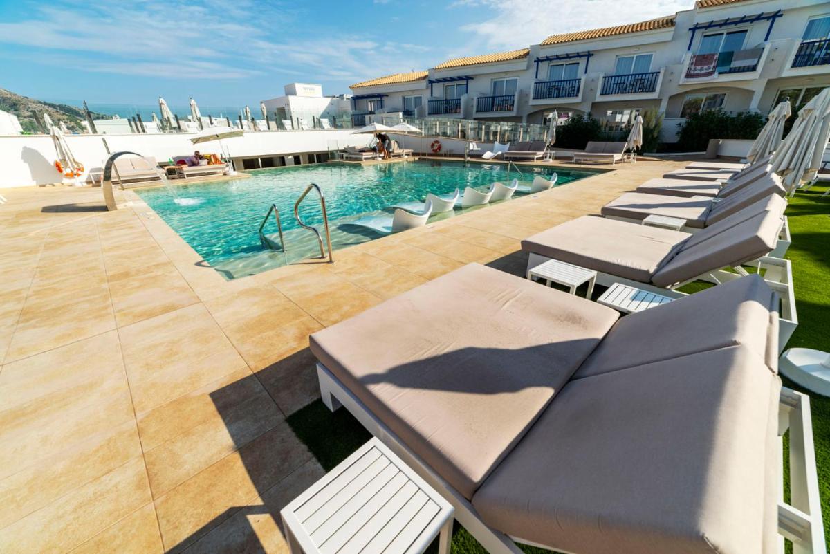 Piscina en o cerca de Parque Nereida Suites Hotel