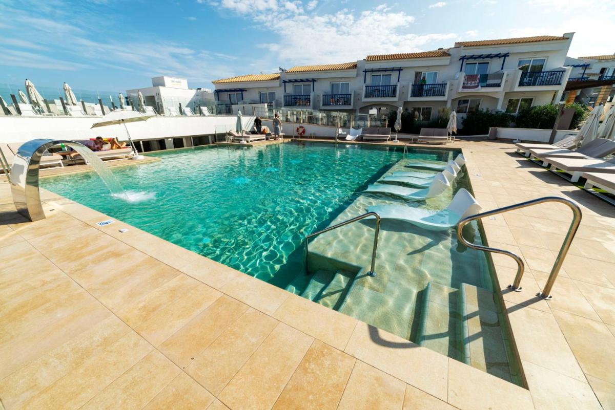 Piscina en o cerca de Parque Nereida Suites Hotel
