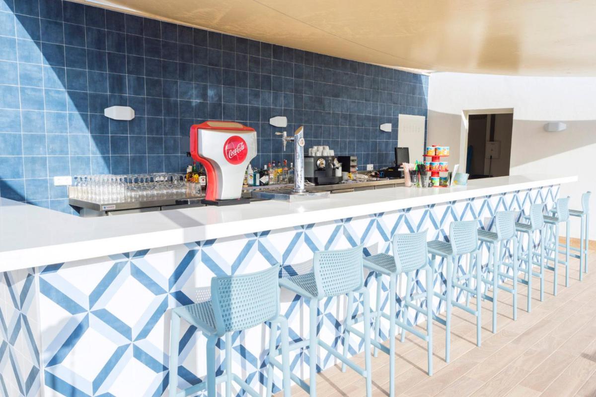 Una cocina o zona de cocina en Parque Nereida Suites Hotel