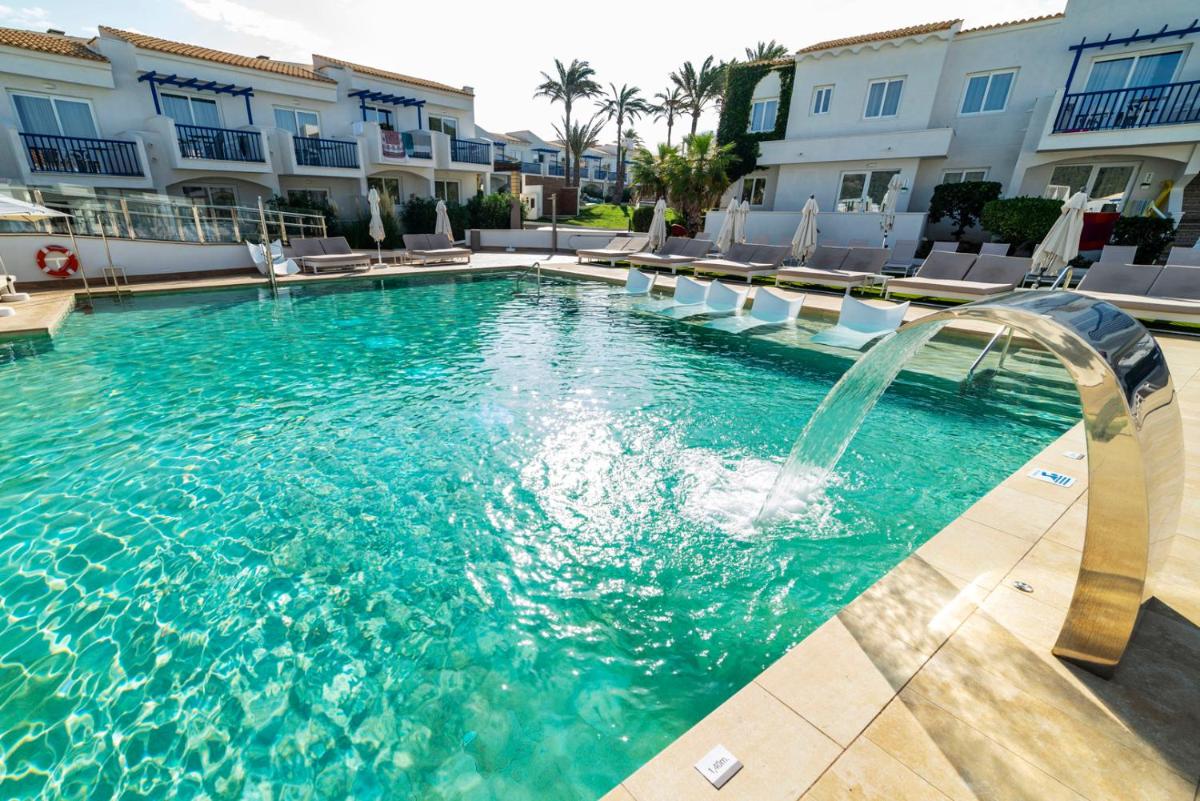 Piscina en o cerca de Parque Nereida Suites Hotel