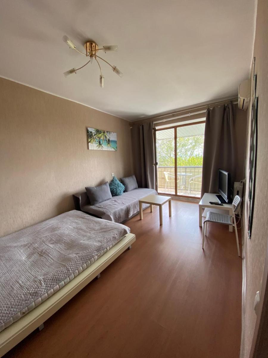Suitetrails - Apartment on Chernomorskaya 2a