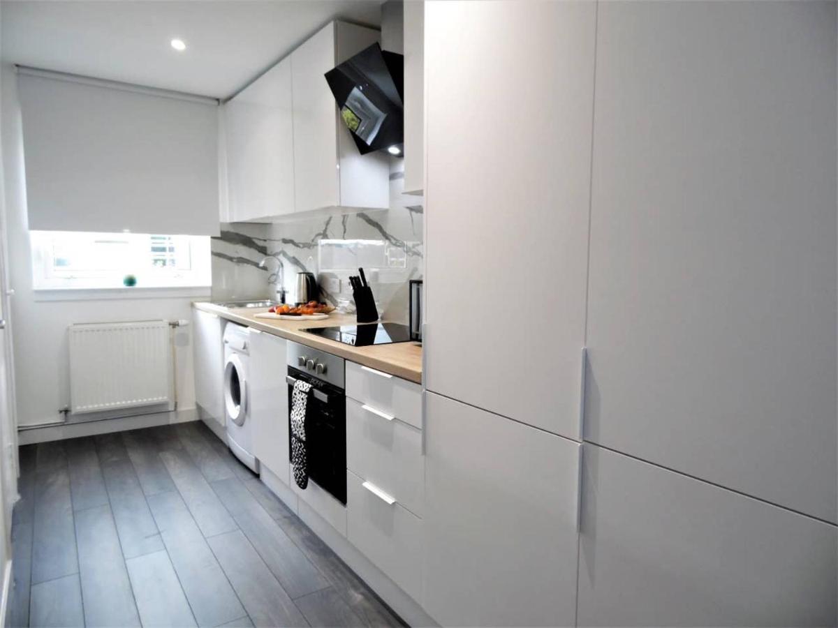 Black Cart House - Housity