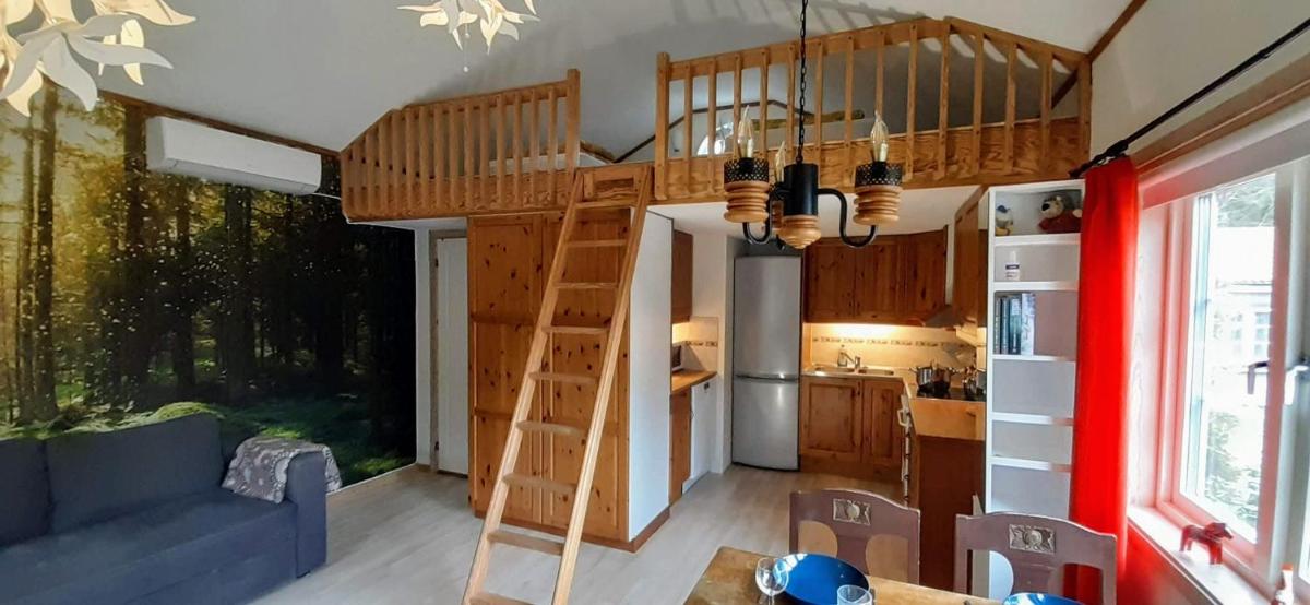 Comfortable Cottage at Scenic Lake - Housity