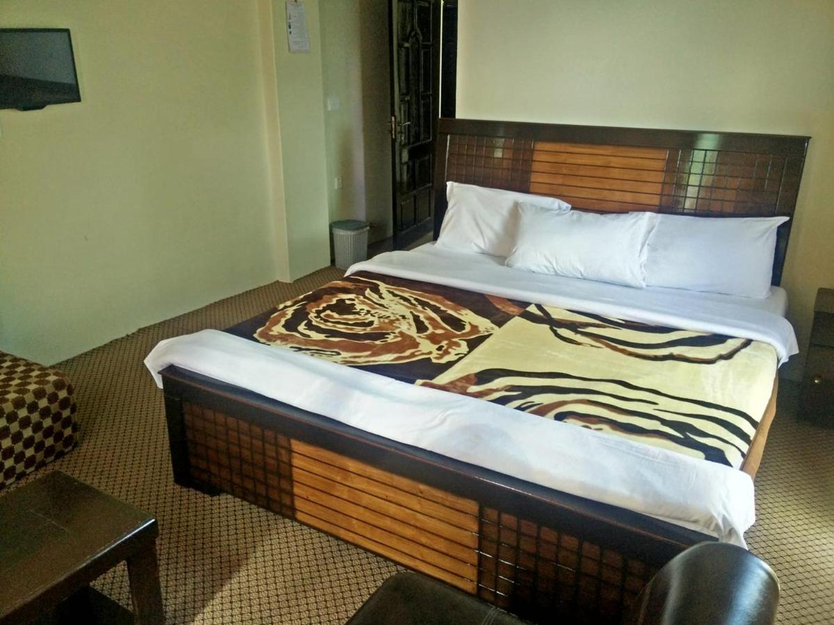 Mezban E Hunza Hotel - Housity