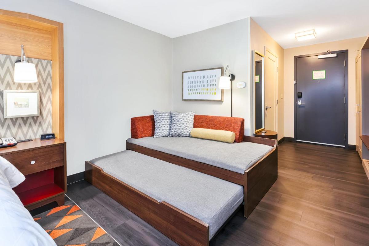 Holiday Inn & Suites - Toledo Southwest - Perrysburg by IHG - Housity