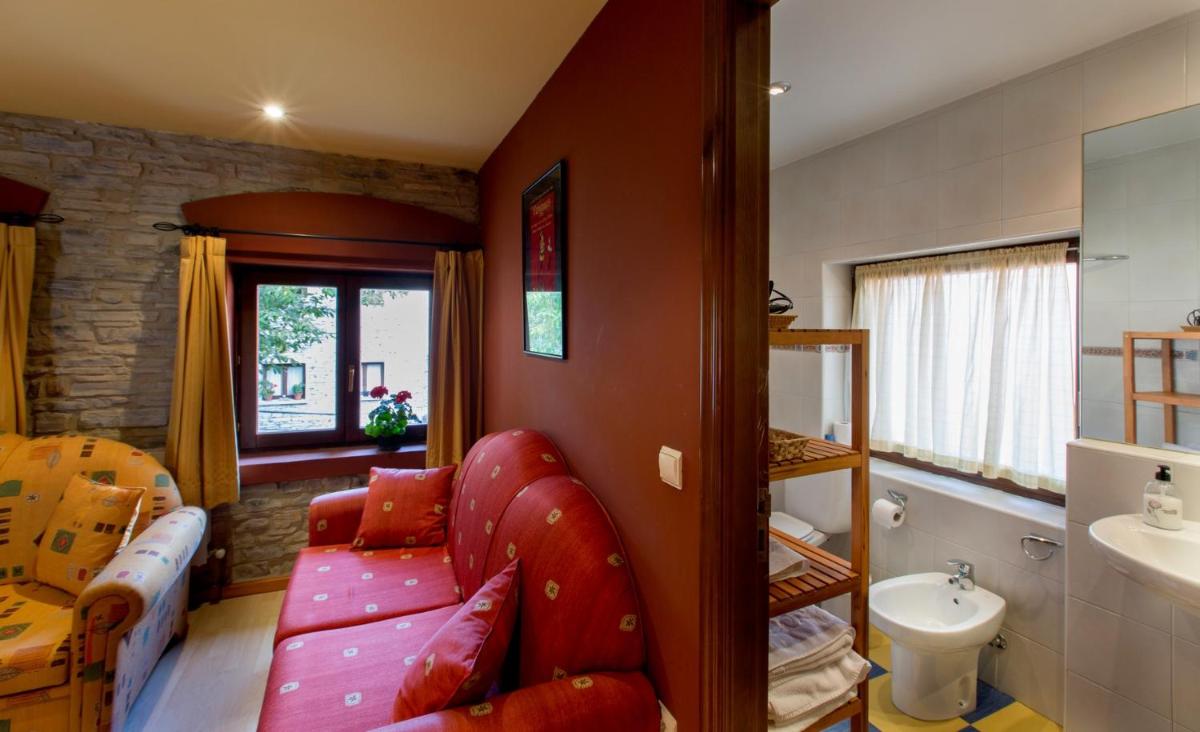 Hotel Rural Los Cerezos de Yanguas - Housity