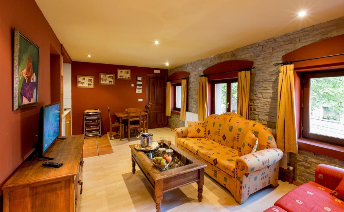Hotel Rural Los Cerezos de Yanguas - Housity