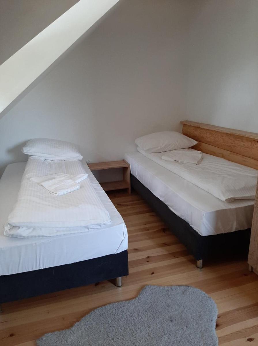 NOCLEGI DREWNIANA CHAŁUPA - Housity