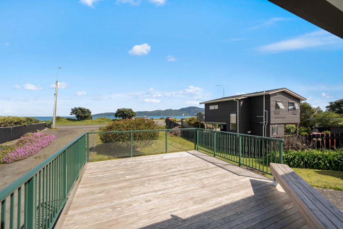 The Green Trout - Paraparaumu Beach Holiday Home - Housity