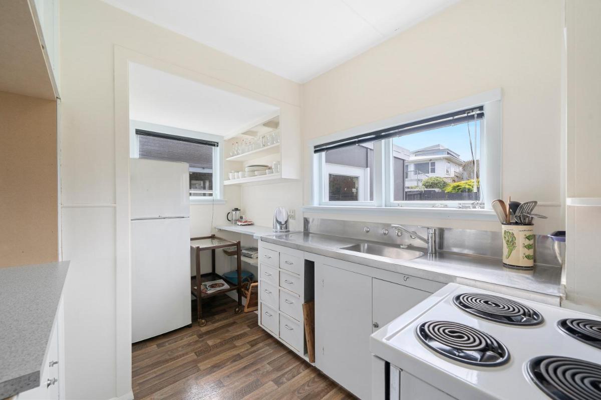 The Green Trout - Paraparaumu Beach Holiday Home - Housity