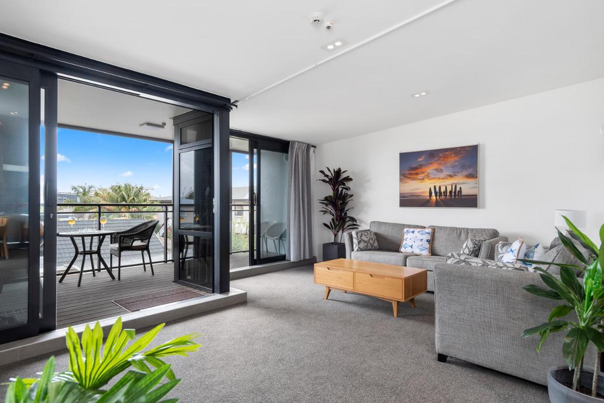 Rooftop Retreat - Mount Maunganui Holiday Home - Housity