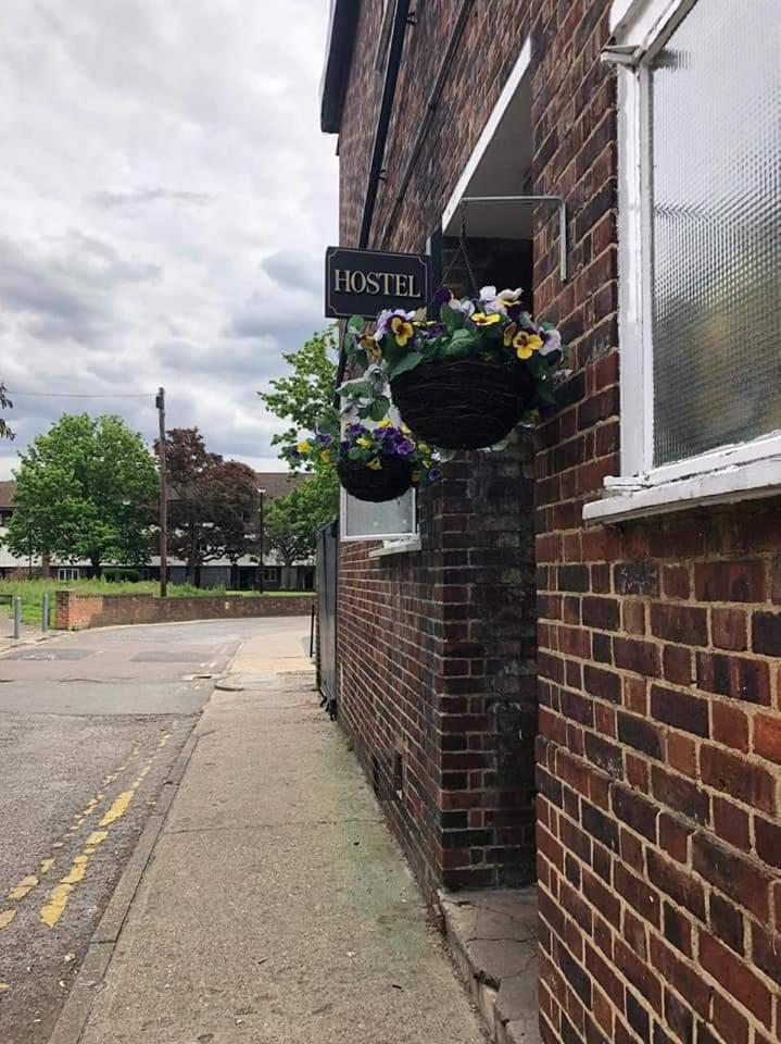 The Queens Hostel - Housity