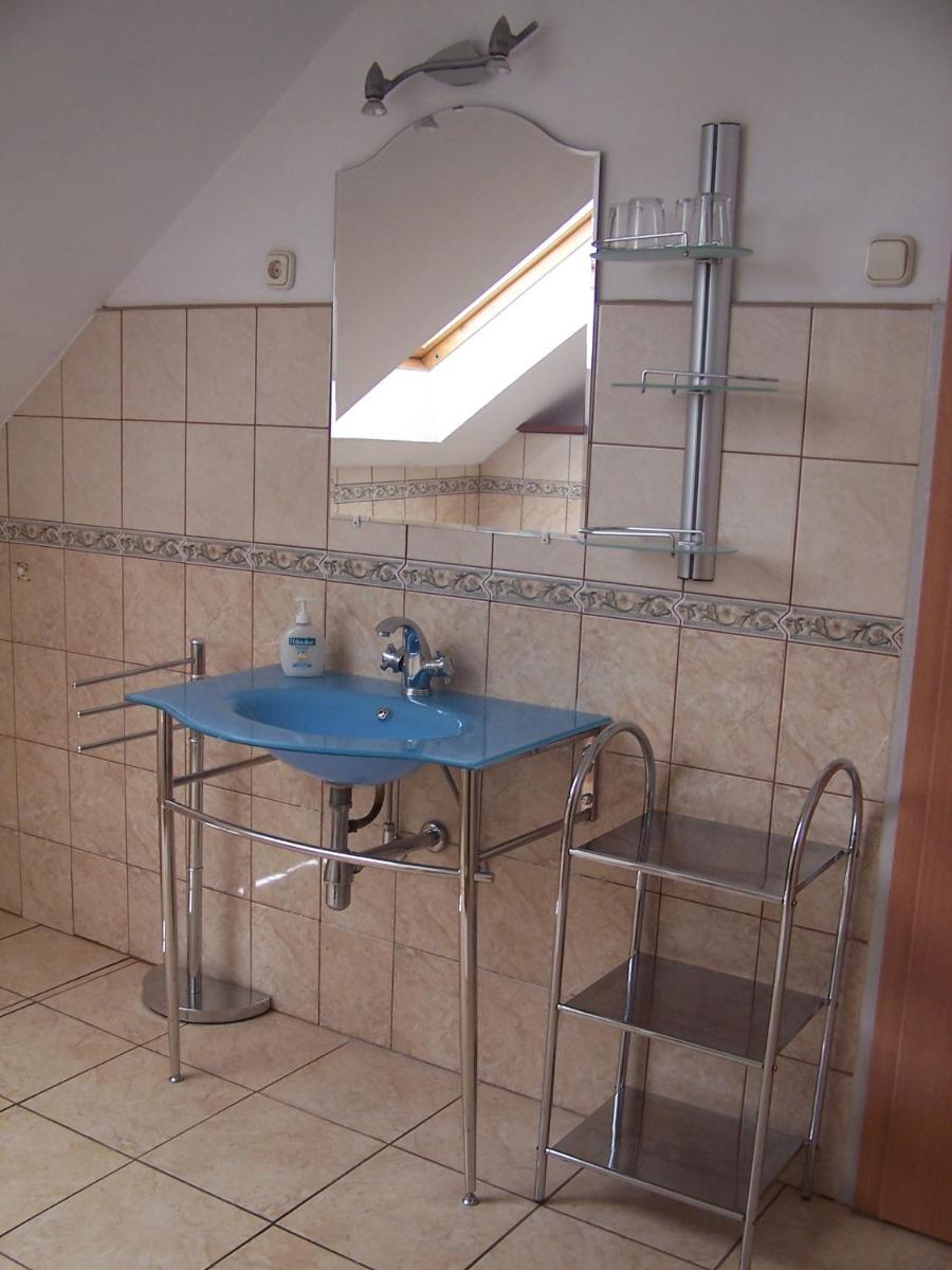Suitetrails - Akacia Apartment - FREE PARKING INSIDE OUTSIDE 2 bedrooms garden next to centre