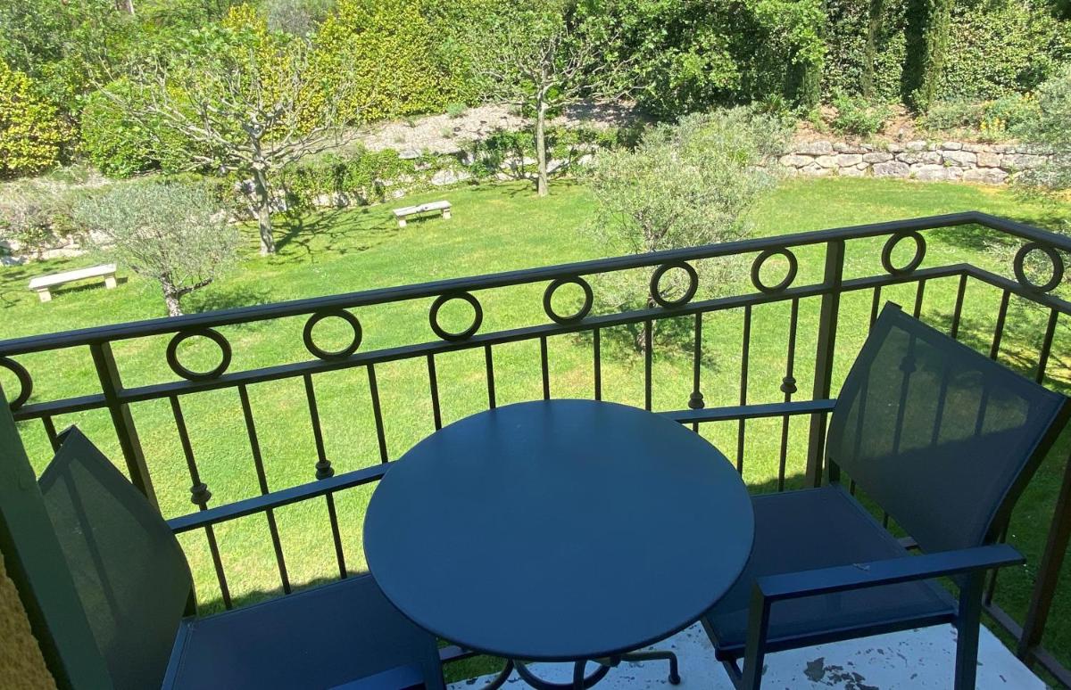 Balcon ou terrasse dans l'établissement Les Sables d'Ocre & SPA