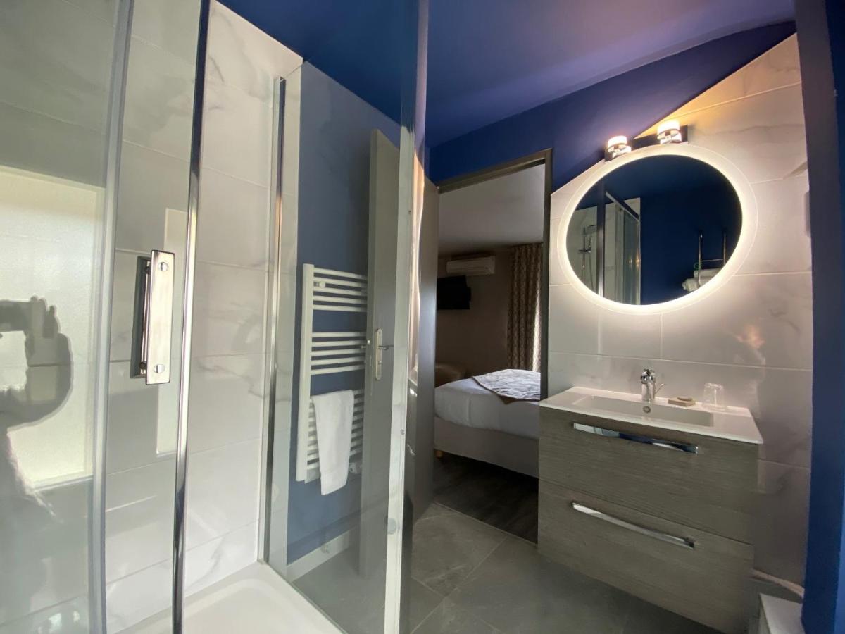 Hotel Majestic - Housity