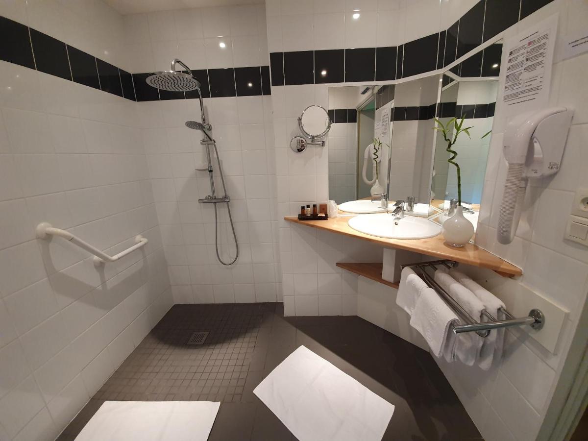 Salle de bains dans l'établissement La Fraîchette-Hôtel & Spa