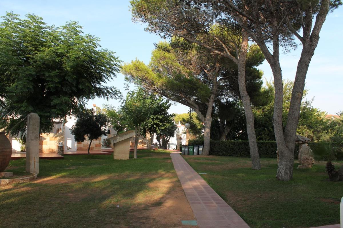 Jardín al aire libre en Apartaments Talayot