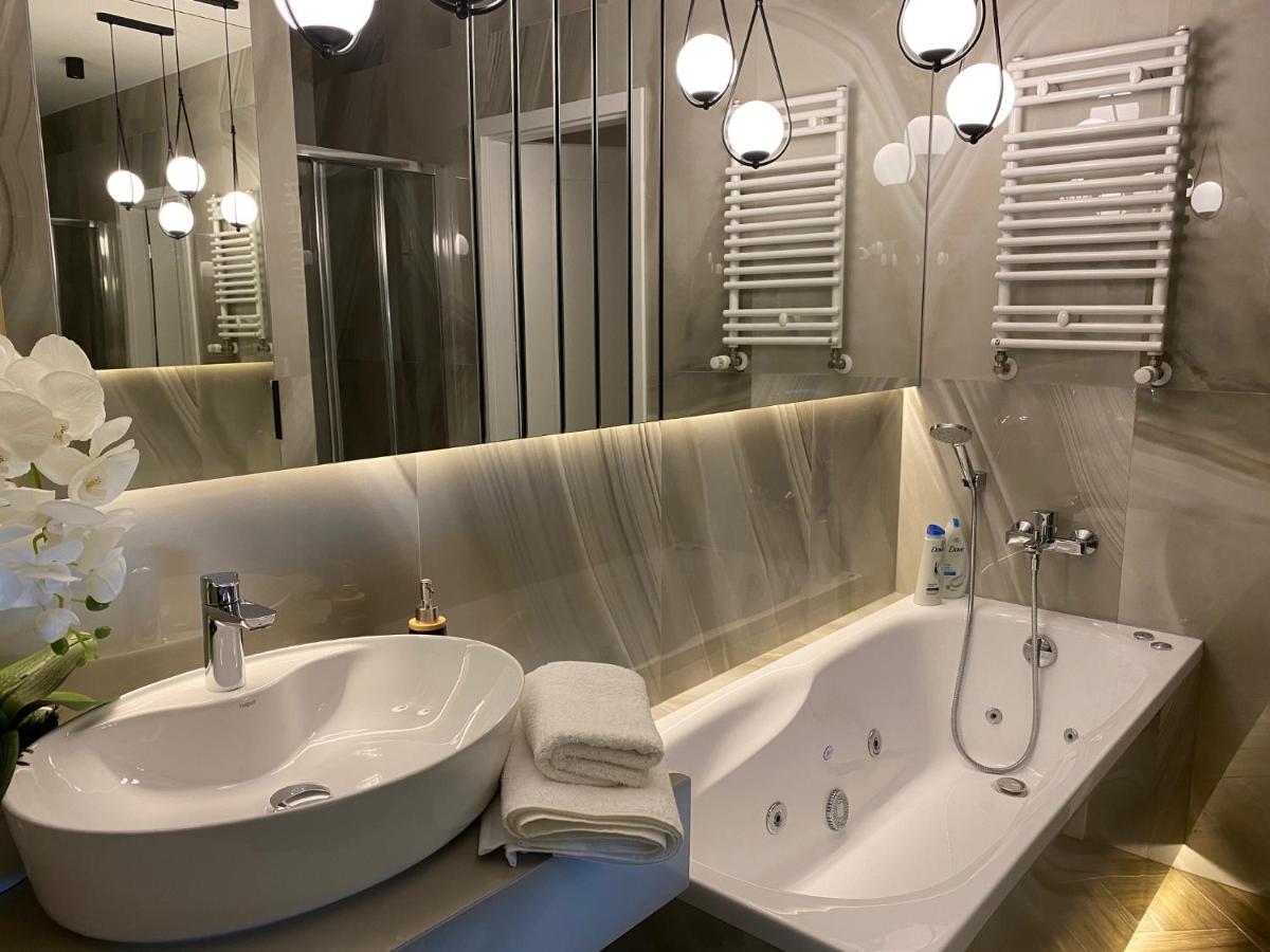 Family & Business Sauna Apartments No 7 Leśny nad Zalewem Cedzyna Unikat - 3 Bedroom with Private Sauna, Bath with Hydromassage, Terrace, Garage, Catering Options - Housity