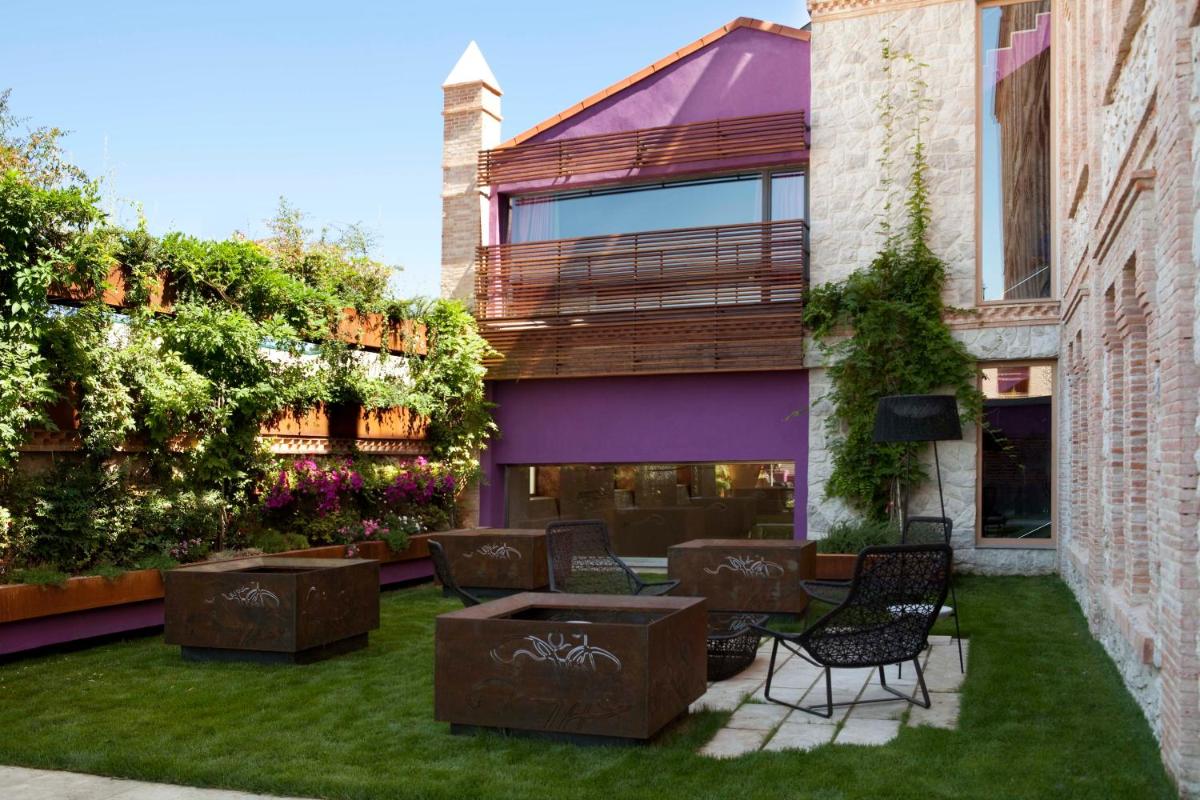 Jardín al aire libre en Hotel AF Pesquera