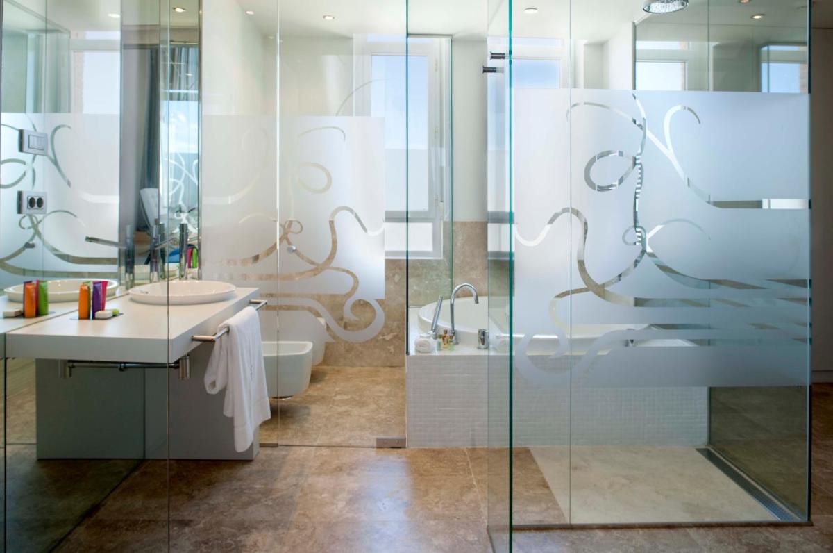 Un baño de Hotel AF Pesquera