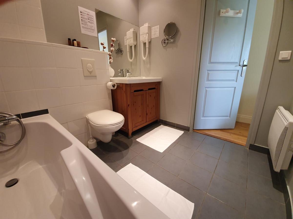 Salle de bains dans l'établissement La Fraîchette-Hôtel & Spa