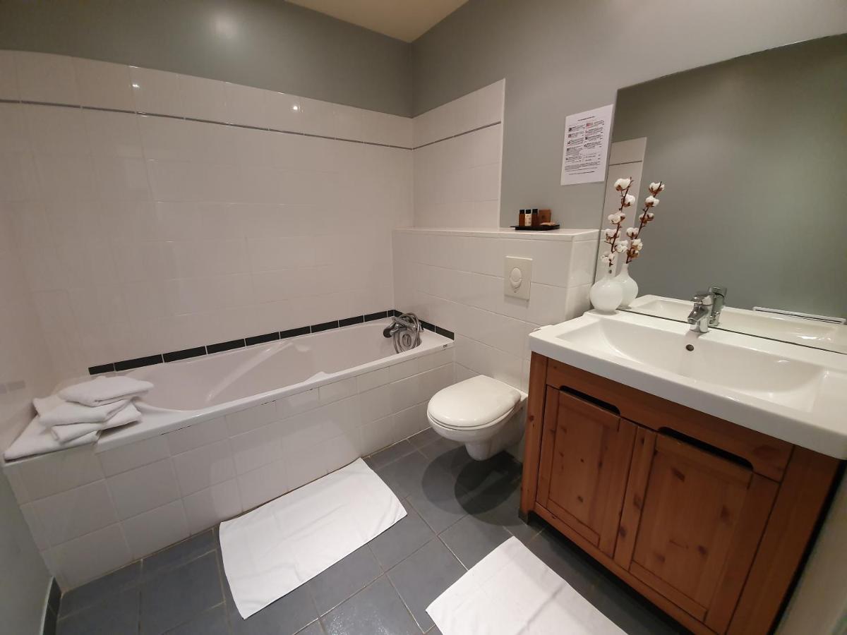 Salle de bains dans l'établissement La Fraîchette-Hôtel & Spa