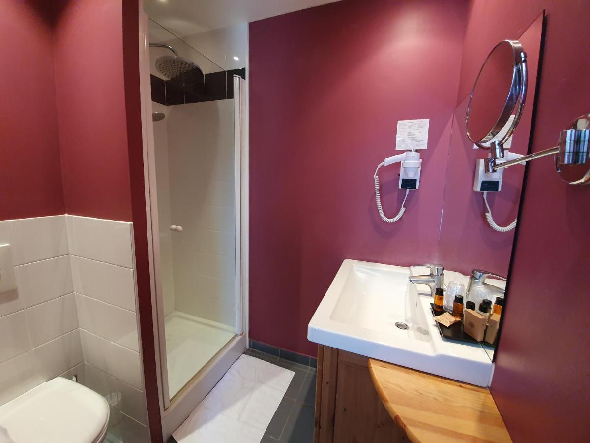 Salle de bains dans l'établissement La Fraîchette-Hôtel & Spa
