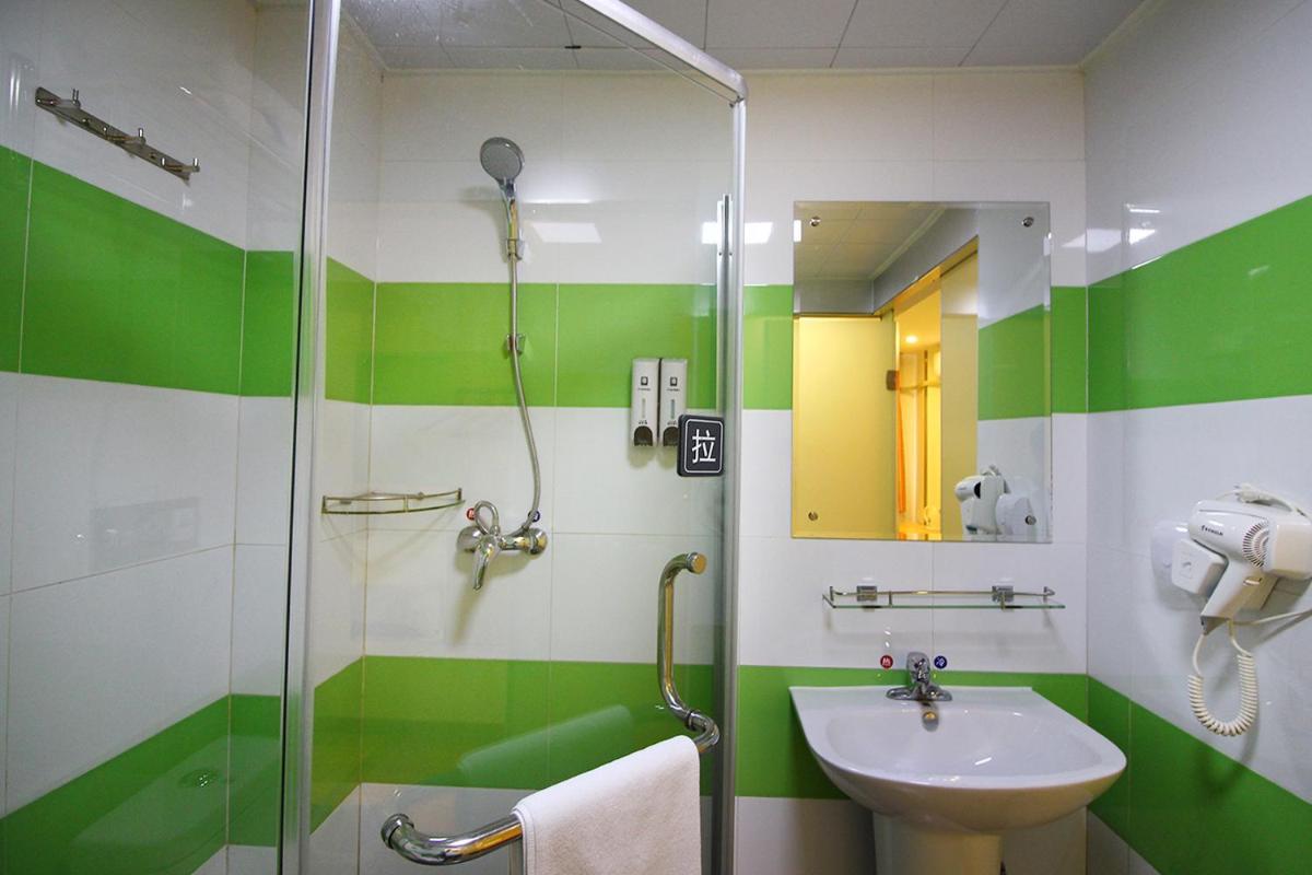 7Days Inn Zhuhai Doumen district government pedestrian street - Housity