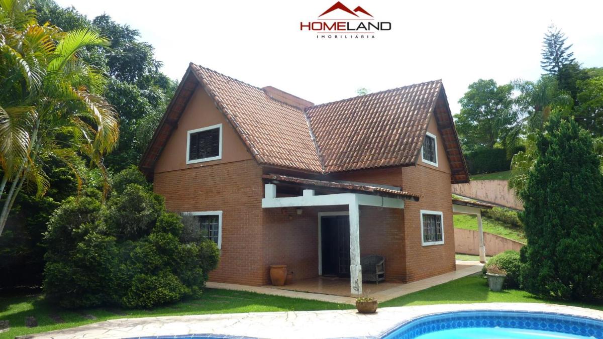 Alugo linda casa de campo perto de São Paulo com ótimo jardim, piscina e lareira. - Housity
